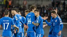 Gelandang Italia, Matteo Pessina (kanana) berselebrasi dengan rekan setimnya usai mencetak gol ke gawang Malta pada pertandingan Grup C Kualifikasi Euro 2024 di stadion Nasional di Ta' Qali, dekat Valletta, Malta, Senin 27 Maret 2023.  (AP Photo/Rene Rossignaud)