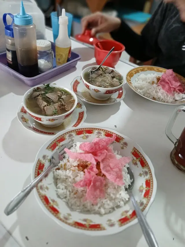 Rekomendasi Tempat Makan Dekat Stasiun Tanah Abang