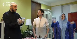 Syeh Ali Jaber Masak bareng Raffi Ahmad dan Nagita Slavina (Youtube/Syekh Ali Jaber)