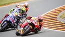 Marc Marquez, Jorge Lorenzo, Valentino Rossi, dan Dani Pedrosa bersaing ketat. (REUTERS/Hannibal Hanschke)