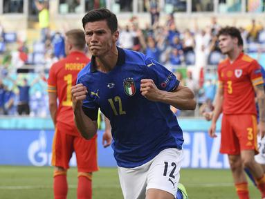 Timnas Italia memetik kemenangan ketiganya saat mengalahkan Wales 1-0, Minggu (20/6/2021) malam WIB dalam laga terakhir Grup A Euro 2020 (Euro 2021) di Olimpico Stadium, Roma. Italia lolos ke 16 Besarsebagai juara grup dengan poin 9 diikuti Wales sebagai runner-up. (Foto: AP/Pool/Alberto Lingria)