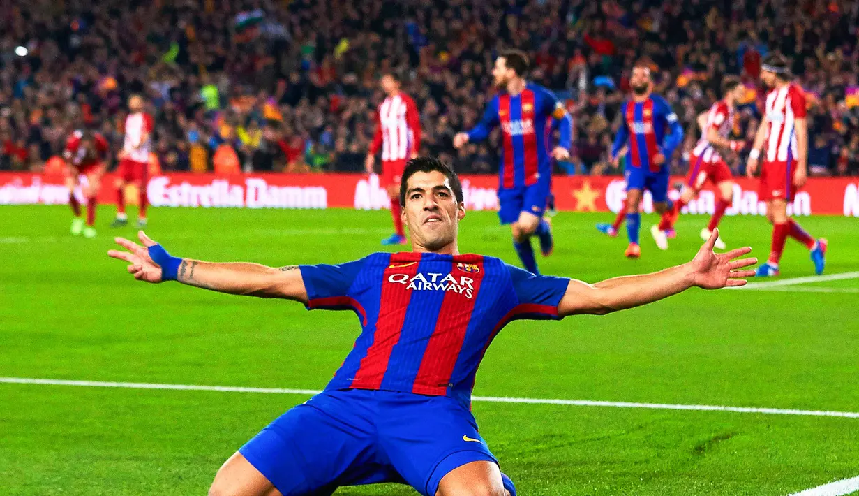 Selebrasi gol ala Luis Suarez setelah mencetak gol ke gawang Atletico Madrid pekan lalu. (EPA / Alejandro Garcia)