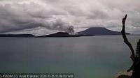 Gunung Anak Krakatau&nbsp;yang berlokasi di Kecamatan Punduh Pedada, Kabupaten Lampung Selatan, Provinsi Lampung, mengalami erupsi, Selasa (25/10/2022). (Liputan6.com/ Ist/ PVMBG)