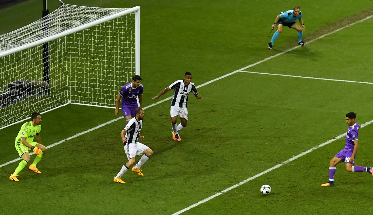 Cedera kambuhan Gareth Bale dan diistirahatkannya Cristiano Ronaldo, membuat kesempatan bermain Marco Asensio terbuka lebar. (AFP/Ben Stansall)