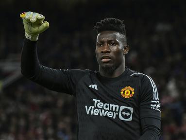 Kiper Manchester United, Andre Onana saat laga pekan pertama Liga Inggris 2023/2024 melawan Wolverhampton di Old Trafford, Manchester, Selasa (15/08/2023) WIB. (AP Photo/Rui Vieira)