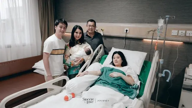 6 Potret Valencia Tanoesoedibjo Bareng Suami dan Anak, Kado Terindah Ultah ke-31