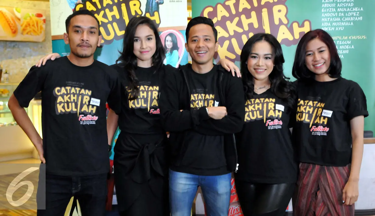 Para pemain film Catatan Akhir Kuliah saat ditemui di Epicentrum XXI, Senin (27/7/2015). (Liputan6.com/Panji Diksana)