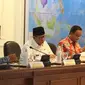 Gubernur DKI Jakarta Anies Baswedan, Gubernur Banten Wahidin Halim dan Gubernur Jawa Barat Ridwan Kamil beserta sejumlah menteri kabinet kerja mengikuti rapat terbatas di Kantor Presiden, Jakarta, Selasa (8/1). (Liputan6.com/Angga Yuniar)