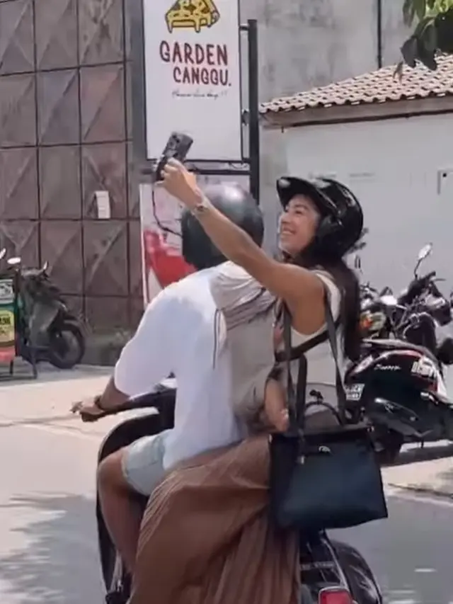 Jennifer dan Irfan Bachdim selalu romantis (Instagram/jenniferbachdim)