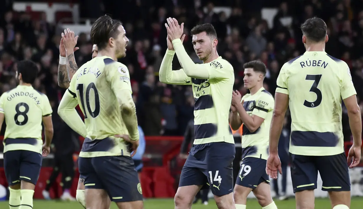 Pemain Manchester City tampak kecewa setelah bermain imbang dengan Nottingham Forest pada laga pekan ke-24 Premier League di City ground pada Sabtu (18/2/2023). Hasil ini membuat anak asuh Pep Guardiola mengumpulkan 52 poin dan harus merelakan posisi pertama klasemen kepada Arsenal. (AP Photo/Rui Vieira)