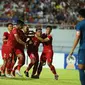 Para pemain Timnas Indonesia U-23 merayakan gol&nbsp;Jeam Kelly Sroyer (11) ke gawang Thailand pada laga semifinal Piala AFF U-23 2023 di&nbsp;Stadion Rayong Provincial Stadium, Kamis (24/8) malam WIB. Garuda Muda menang 3-1. (foto: PSSI)