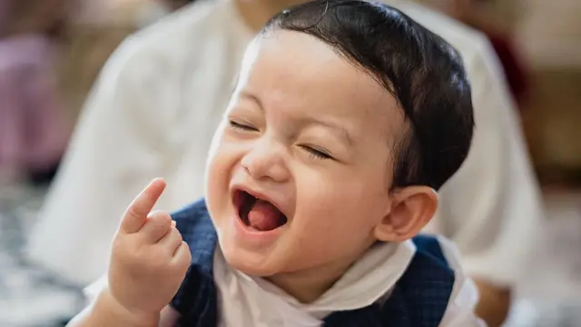 Genap Berusia 1 Tahun, Ini 6 Potret Gemas Baby Kenzie Keponakan Rizky Nazar