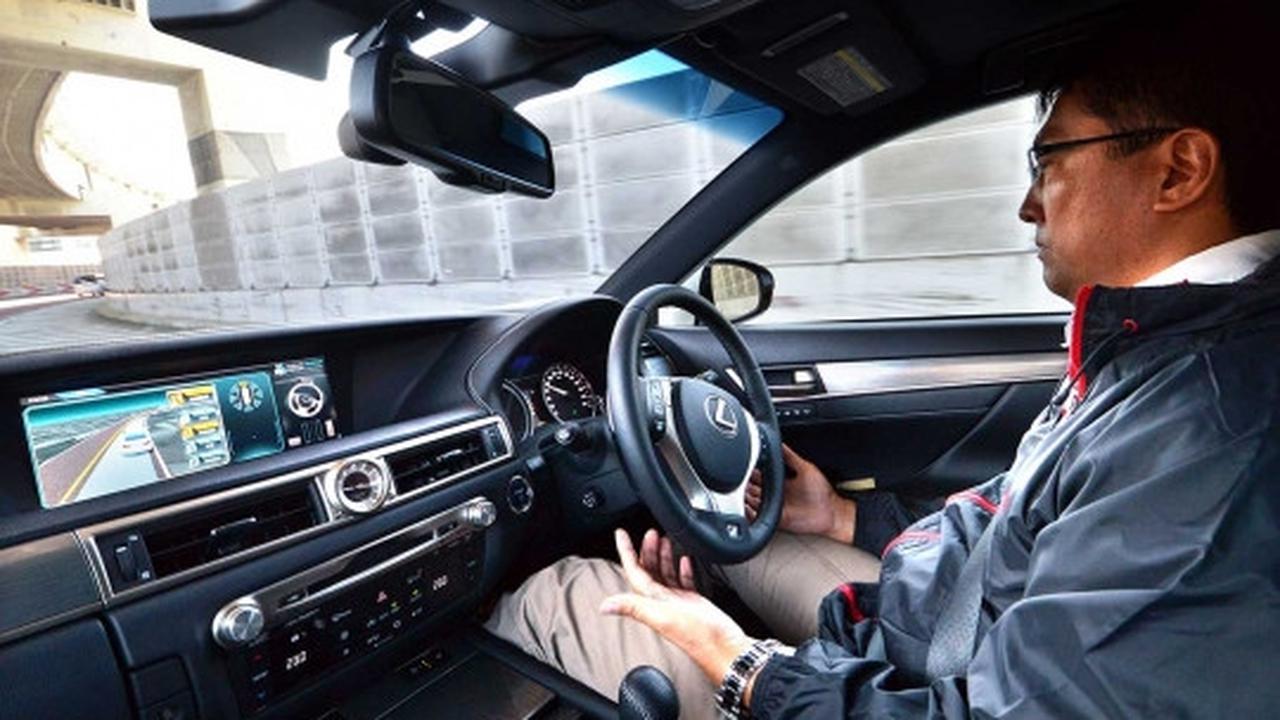 Melihat uji coba Lexus GS450H yang bisa mengemudi sendiri