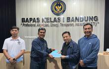 Senyum Setya Novanto Bebas dari Lapas Sukamiskin