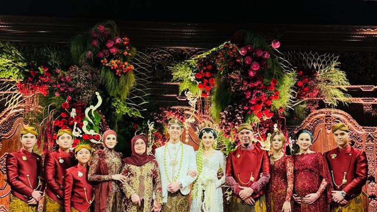 Potret Keluarga Besar Ahmad Dhani di Akad Pernikahan El Rumi dan Syifa Hadju, Curi Perhatian