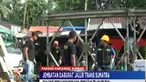 Hingga Rabu pagi, baru dua rangkaian yang selesai dari 10 rangkaian jembatan yang akan dipasang.