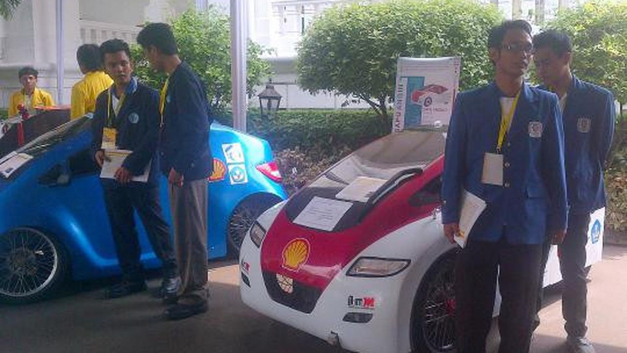 17 Mobil hybrid parkir di Istana
