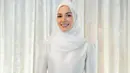 Baju kurung yang dikenakan Anisha Rosnah memiliki detail corak tenunan khas Brunei. [Foto: Instagram/d.anisharosnah]