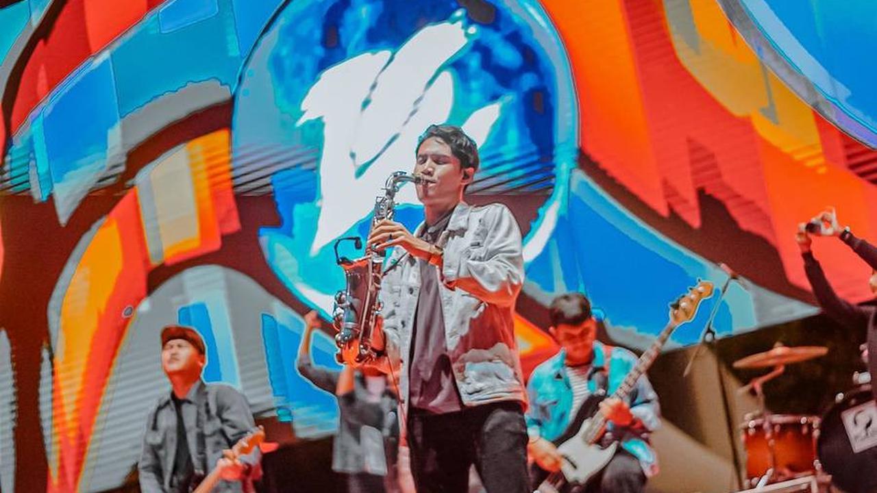 8 Potret Evan WMD yang Diduga Jadi Teman Spesial Ria Ricis, Pemain Saxophone di Band Pengiring Denny Caknan