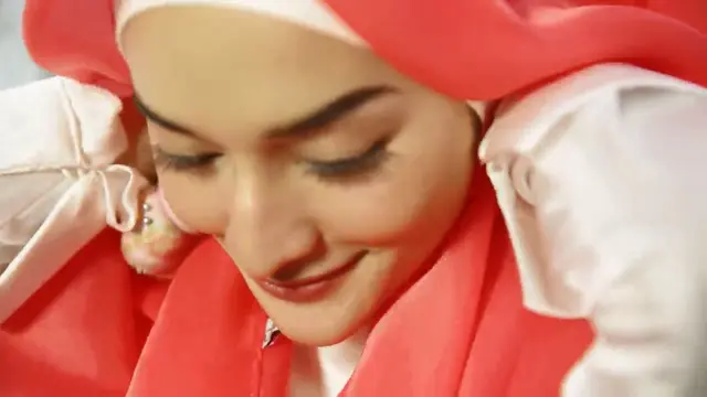 Hijab Formal Tak Membosankan untuk Datang ke Pesta