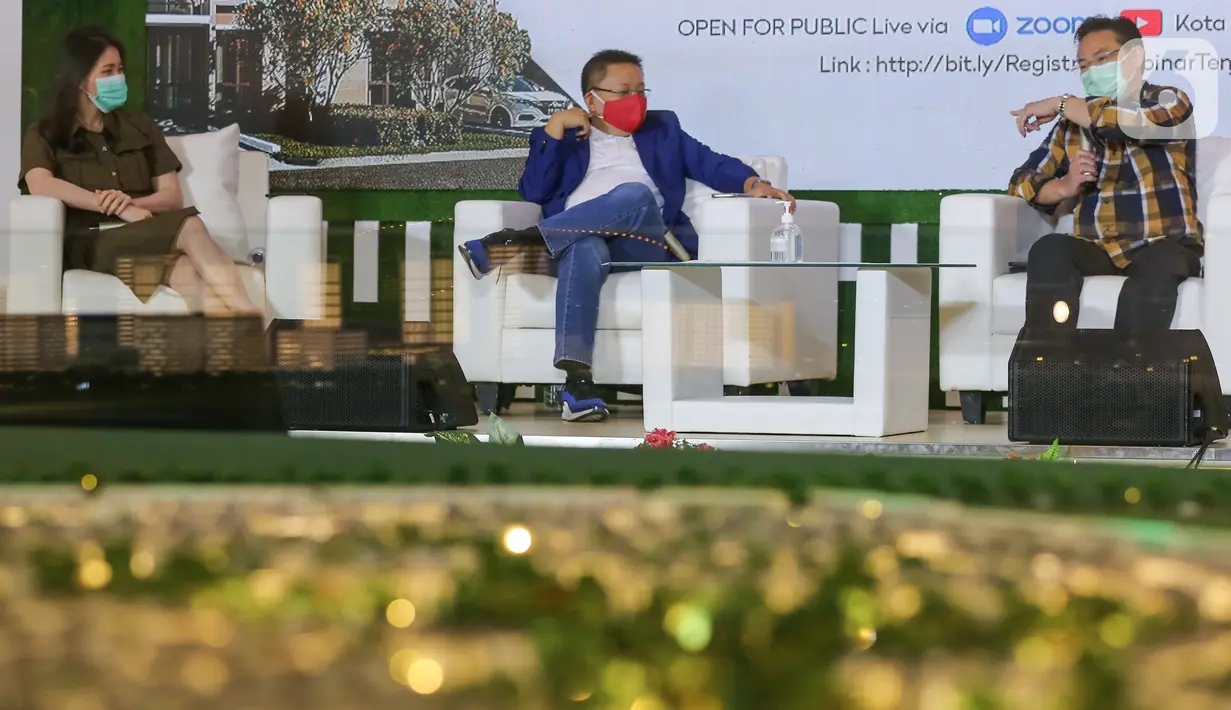 Asst. VP Kota Podomoro Zaldy Wihardja (kanan) pada diskusi webinar Kota Podomoro Tenjo Pas Buat Kantong Milenial di Central Park Mall, Jakarta (25/11/2020). Saat ini APG sedang mengembangkan kota mandiri dan satelit baru dengan harga yang kompromis di kantong milenial. (Liputan6.com/Fery Pradolo)