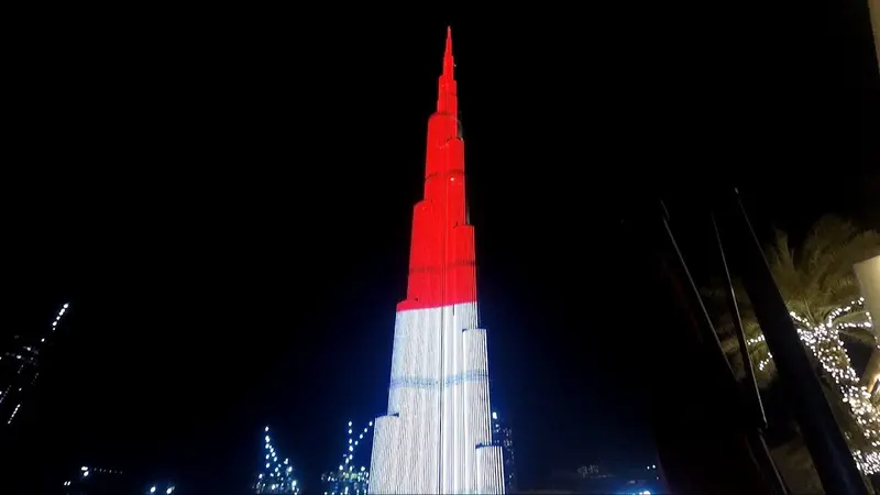 Bendera Indonesia ditampilkan di eksterior gedung tertinggi sedunia, Burj Khalifa (Liputam.com/KBRI Abu Dhabi)