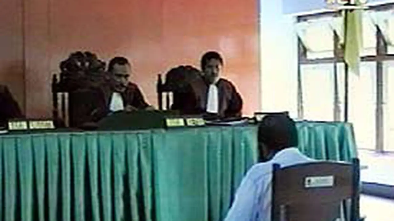 241002cSidangBendera.jpg