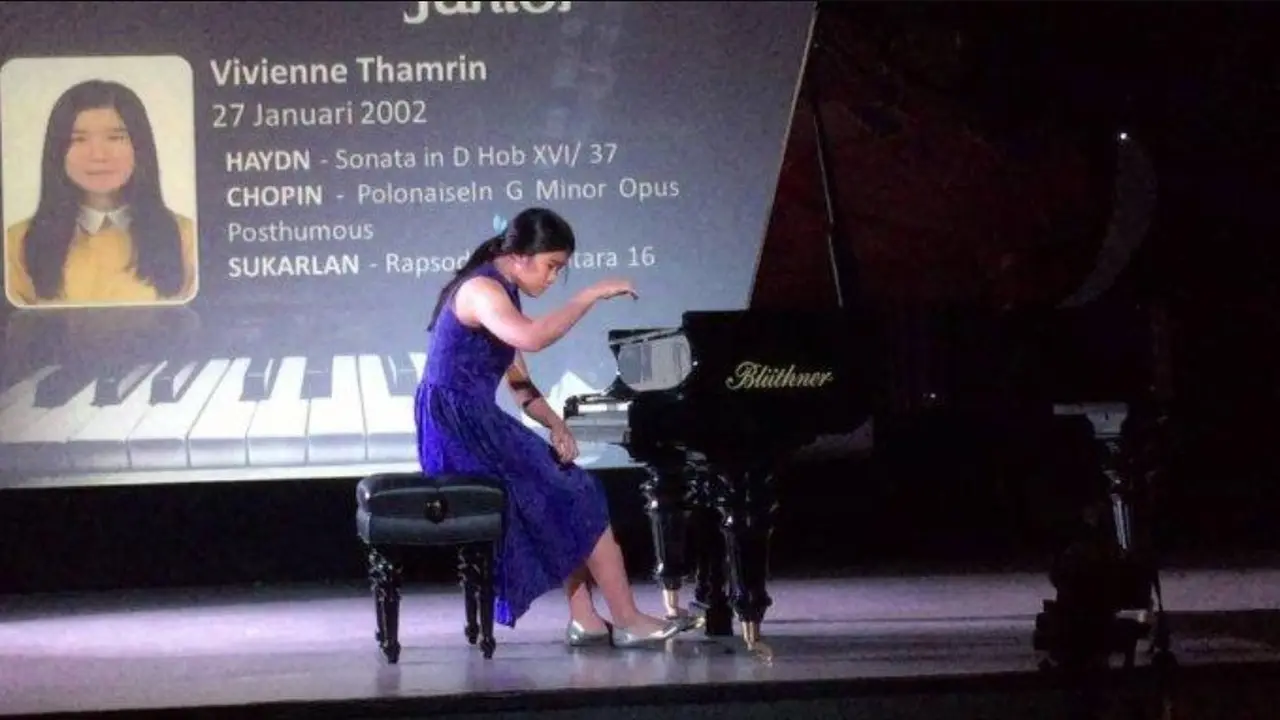 Anak muda Indonesia, Vivienne Thamrin yang merupakan pianis kelahiran 2002 baru saja tampil di Music Fest Perugia 2024 pada 10 Agustus lalu.