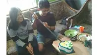 5 Kelakuan Kocak saat Potong Kue Ulang Tahun Ini Bikin Ketawa (sumber: Instagram.com/wkwkland_real)
