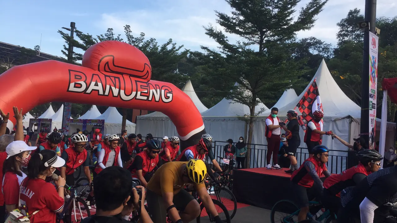 PDI Perjuangan (PDIP) menggelar acara sepeda santai dan night run pada Minggu (27/3/2022).