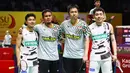 Laga terakhir Ahsan/Hendra tersebut berlangsung di Istora Senayan, Jakarta, Kamis (23/1/2025) sore. 
Mereka resmi mengakhiri kariernya sebagai pebulu tangkis di 16 besar Indonesia Masters 2025. (Bola.com/Abdul Aziz)