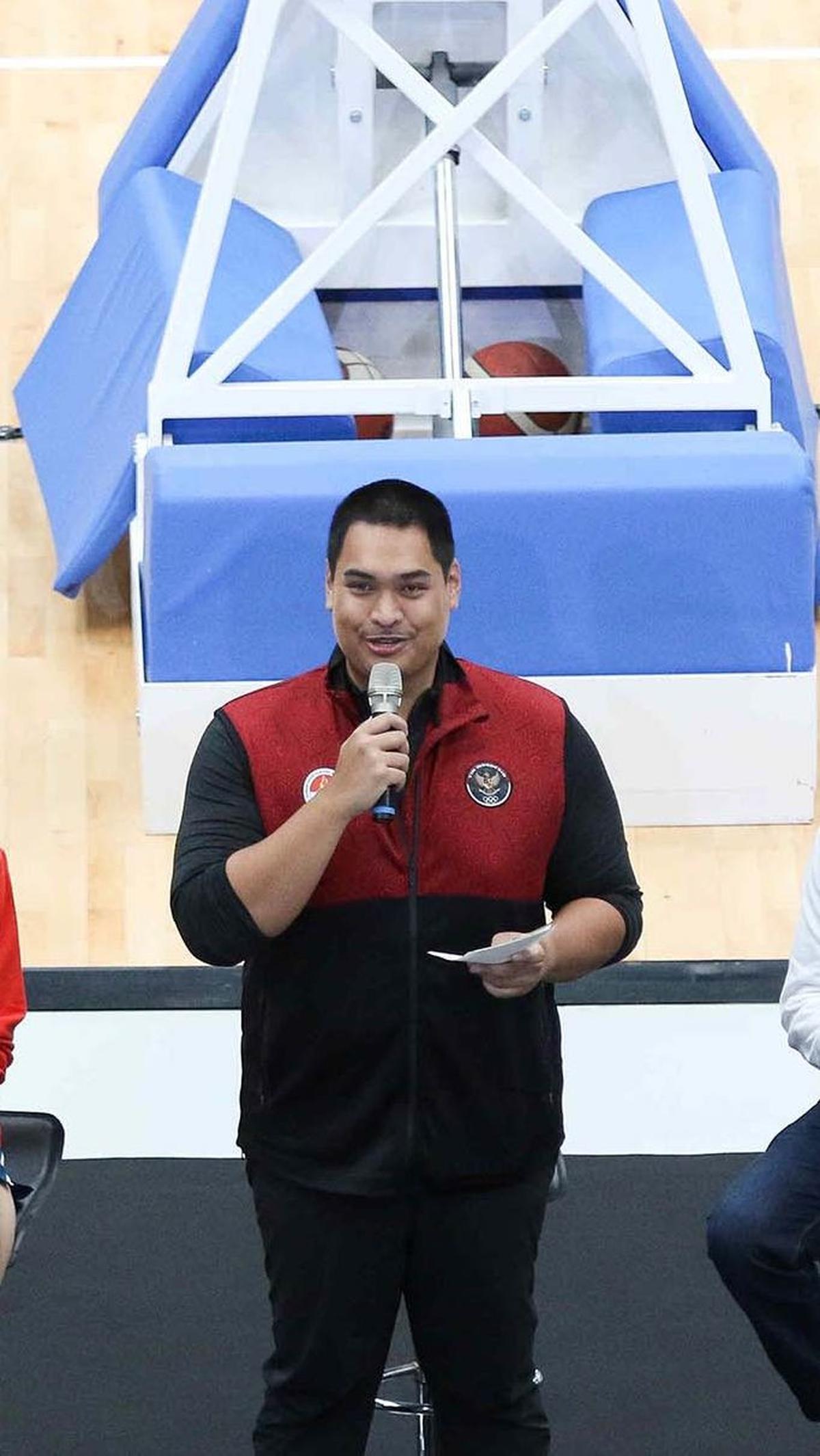 "Mari kita sukseskan penyelenggaraan FIBA World Cup 2023 di Indonesia. Mari kita penuhi stadion kebanggaan kita, ajak teman, kawan, sahabat, dan kerabat-kerabat untuk menyaksikan pertandingan-pertandingan kelas wahid ini," ajaknya.