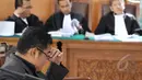 Ekspresi Dosen Hukum UMJ, Khoirul Hudha saat memberikan kesaksian dalam Sidang lanjutan praperadilan mantan Menteri ESDM, Jero Wacik di PN Jakarta Selatan, Jakarta, Rabu (22/4/2015).(Liputan6.com/Helmi Afandi)