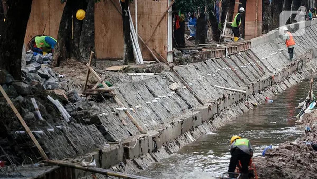 Ditarget Rampung September 2025, Seperti Ini Progres Perbaikan Turap Pecahan Kali Ciliwung