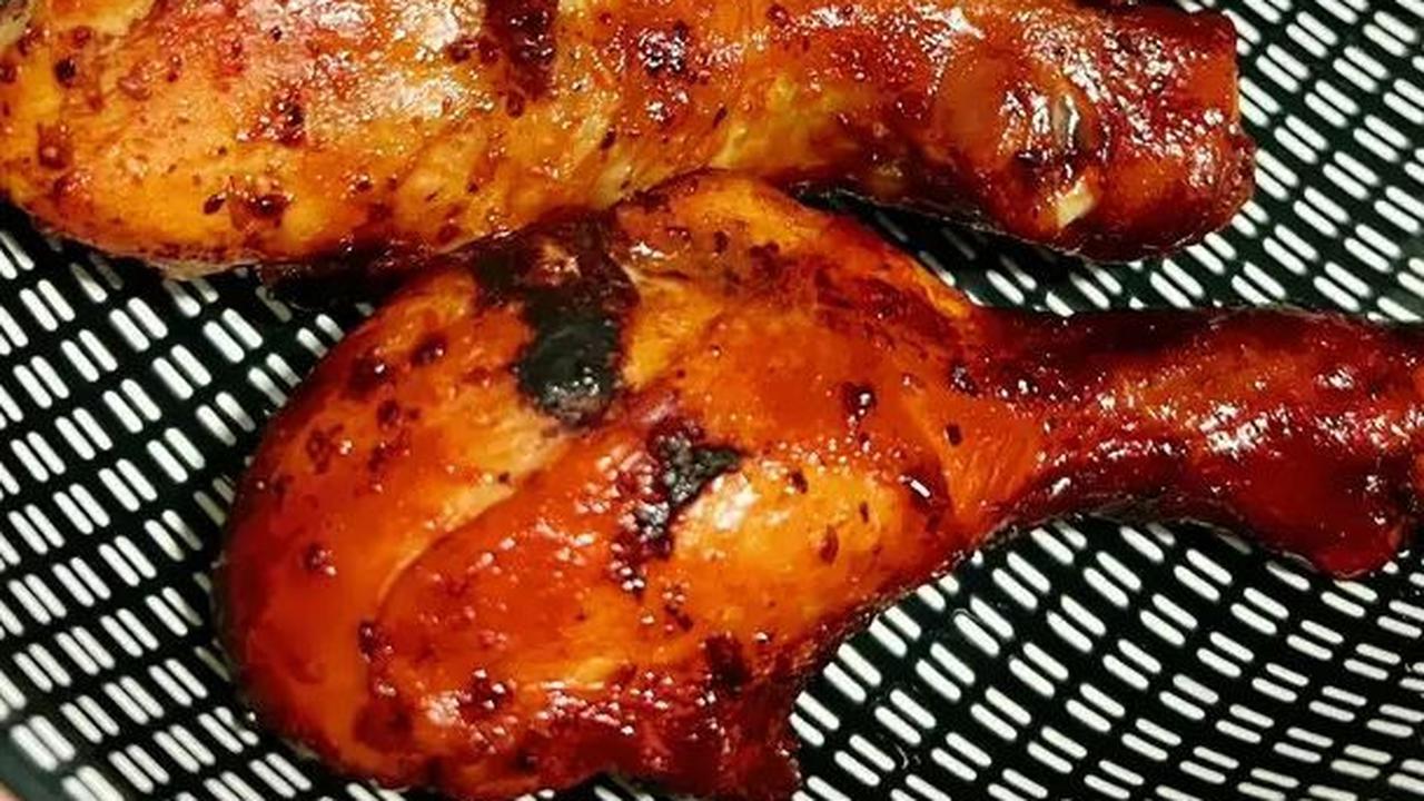 Resep ayam nanking merupakan salah satu sajian populer di restoran chinese food. Nanking sendiri adalah nama sebuah kota di China, dan dipercaya merupakan tempat asal muasal masakan ini. Selain disantap di hari biasa, ayam nanking juga populer dijadikan