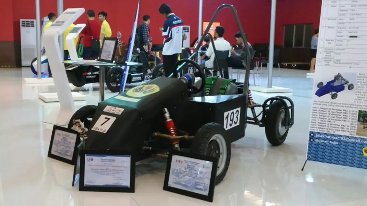 Mobil Sport Listrik Ciptaan Mahasiswa Bandung Mejeng di IIMS