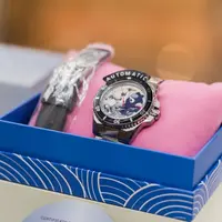 Kolaborasi ini melahirkan koleksi jam tangan edisi terbatas yang memadukan mitologi personal sang seniman, inspirasi dari kekayaan laut Indonesia, serta presisi horologi Jepang yang menjadi DNA Alba. [Dok/alba indonesia].