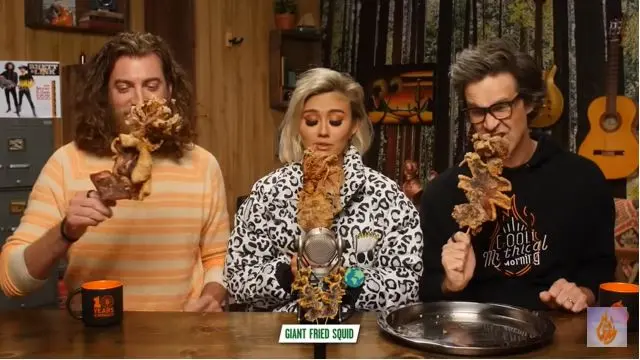 6 Momen Agnez Mo Kenalkan Pempek hingga Martabak Manis di Amerika, Bikin Bangga