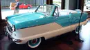 Sebuah mobil klasik "Metropolitan" 1959 Nash dipajang di Audrain Automobile Museum di Newport (13/6). (AP Photo / Michelle R. Smith)