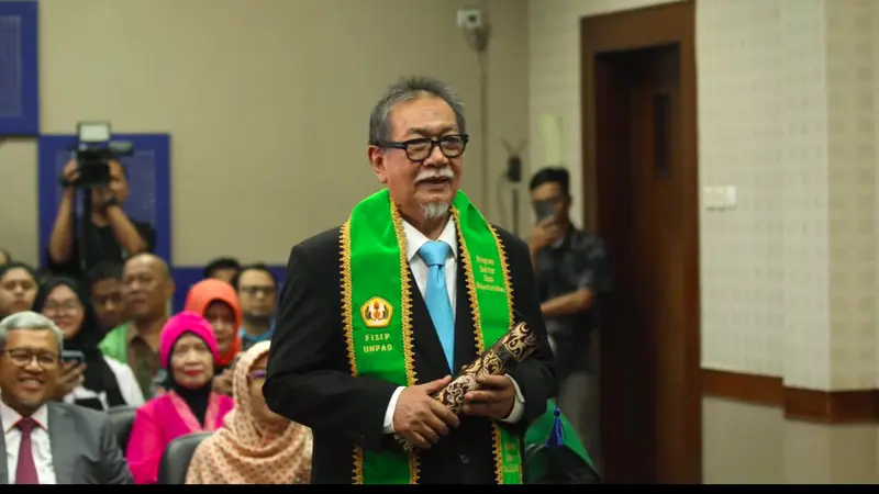 Deddy Mizwar Lulus Program Doktor Ilmu Pemerintahan Universitas Padjadjaran dengan IPK 4