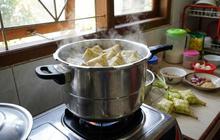 Cara Merebus Ketupat dengan Cepat dan Hemat Gas, Hasilnya Pulen dan Tahan Lama Hingga Beberapa Hari.