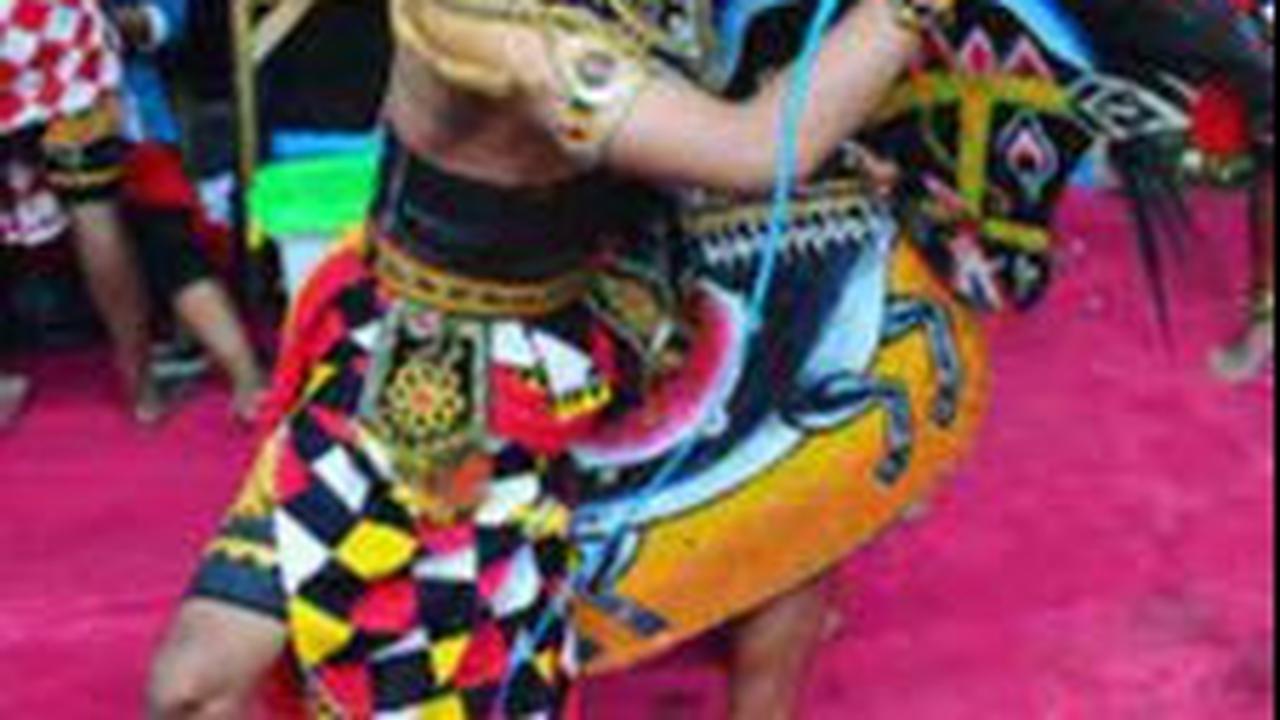 Kesenian jaranan pegon ditetapkan sebagai warisan budaya tak benda (WBTB) nasional pada Kamis (31/8/2023). Kesenian ini jadi satu dari 12 karya  budaya asal Jawa Timur yang diusulkan jadi WBTB oleh Disbudpar setempat.
