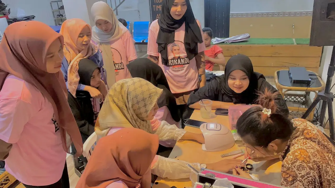 Srikandi Ganjar Sumatera Selatan menggelar kegiatan seru bersama milenial di Kota Ogan Ilir bertajuk Nail Art Class, Creativity Is Beauty Bersama Lashes Beauty By Siska (Istimewa)