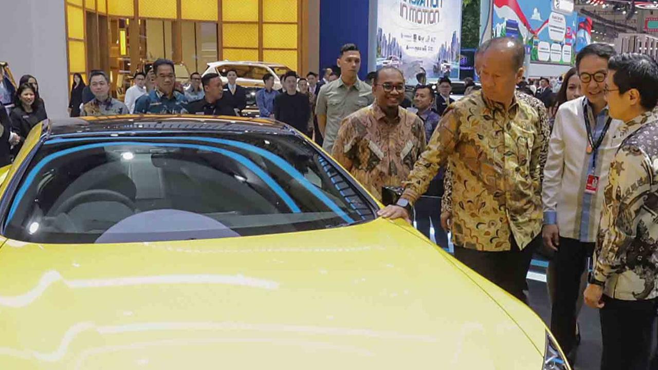 FOTO: Menteri Perindustrian Buka GIIAS 2025, 43 Merek Otomotif Ramaikan Pameran di ICE BSD