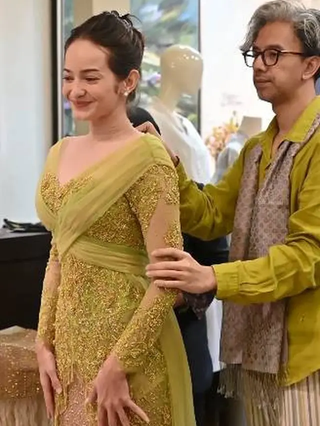 7 Momen Enzy Storia dan Molen Kasetra Coba Busana Pengantin, Nuansanya Hijau