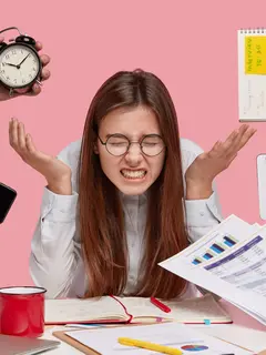 Yuk, simak penjelasan dibawah ini mengenai toxic productivity. [Dok/Freepik.com/Wayhomestudio]