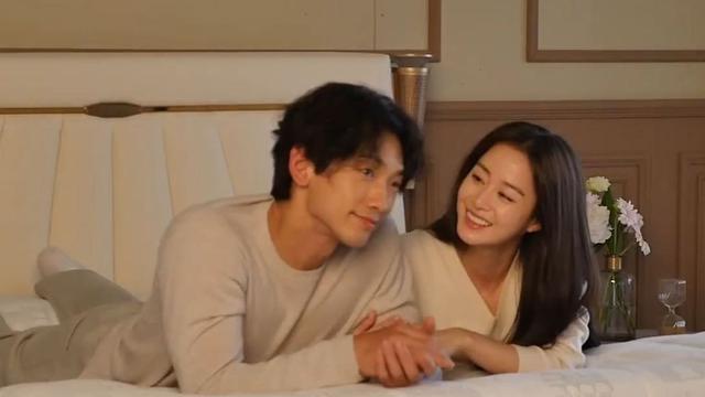 Pasangan Rain dan Kim Tae Hee. (Foto via fanpage Instagram/taeheekim80)