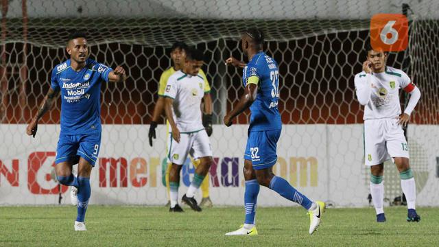 FOTO: Persib Bandung sementara Unggul Telak 3-0 atas Persebaya Surabaya di Babak Pertama - Wander Luiz