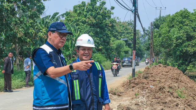 Direktur Utama Perum Jasa Tirta II (PJT II), Imam Santoso, melakukan kunjungan kerja ke Desa Sriamur, Kecamatan Tambun Utara, Kabupaten Bekasi, pada Kamis pagi (1/5/2025). (Istimewa)