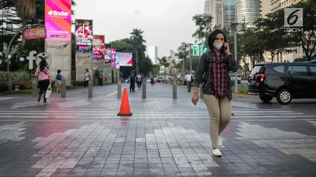 Udara Jakarta Buruk, Warga Beraktivitas Pakai Masker